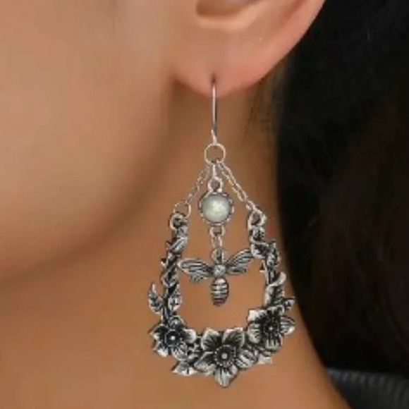 Bee Flower Pendant Drop Earrings Hollow Water Drop Shape Pendant Vintage Style - Picture 4 of 7